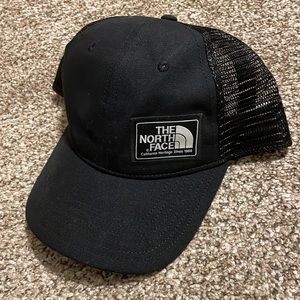 Black north face mesh ball cap